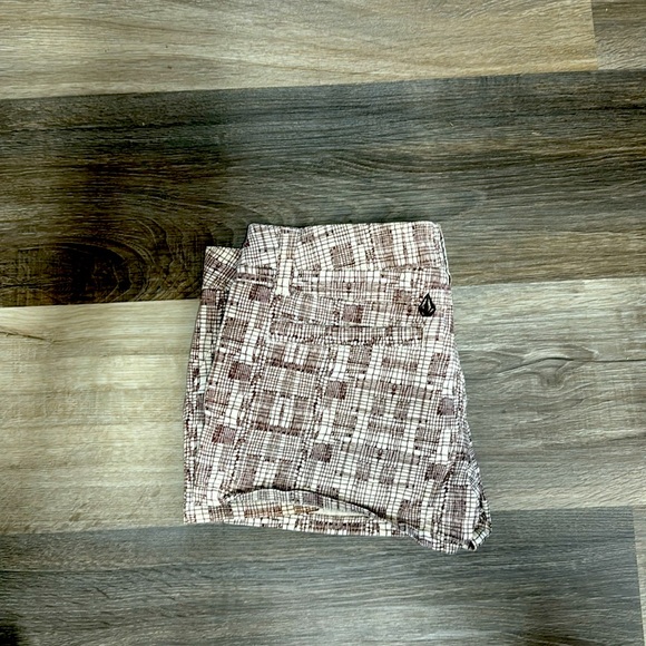 VOLCOM used like new jean shorts, size 1, white and brown, two back pockets. - Picture 5 of 7